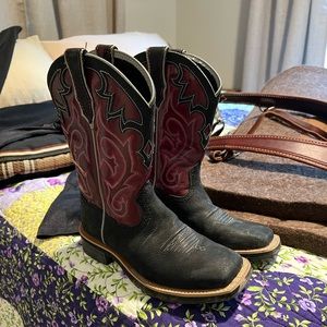 Lightly Used Ariat Western Boots